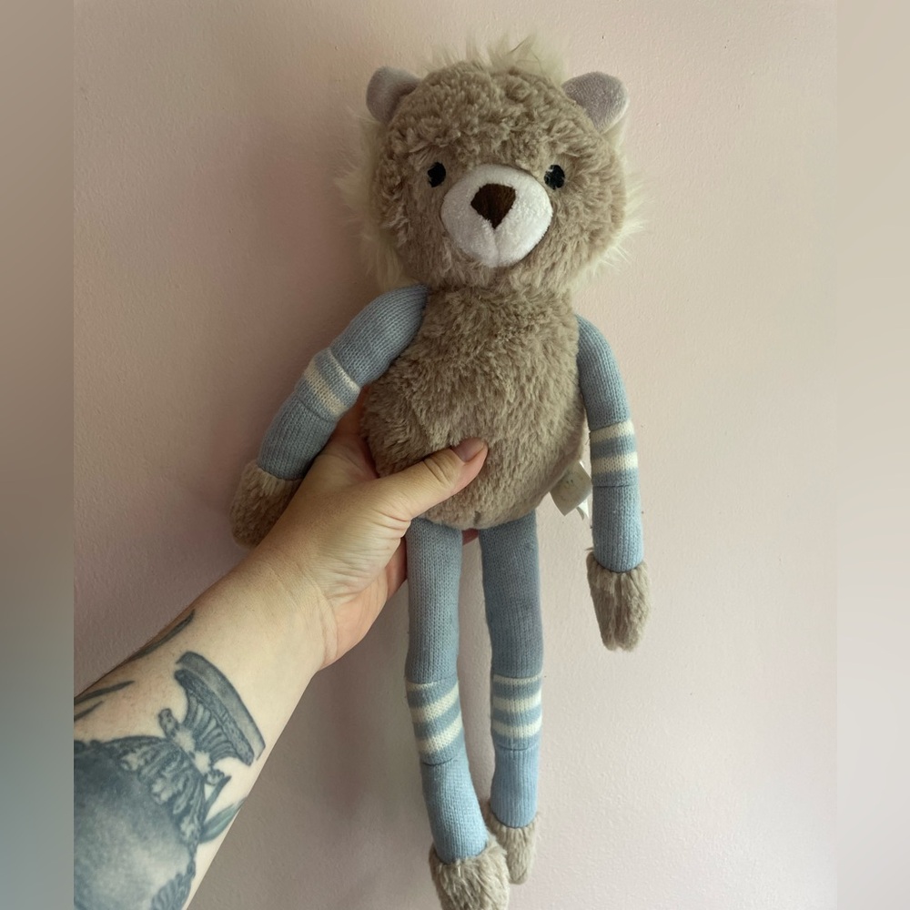 Cute floppy lion stuffy lovie for babies and toddlers